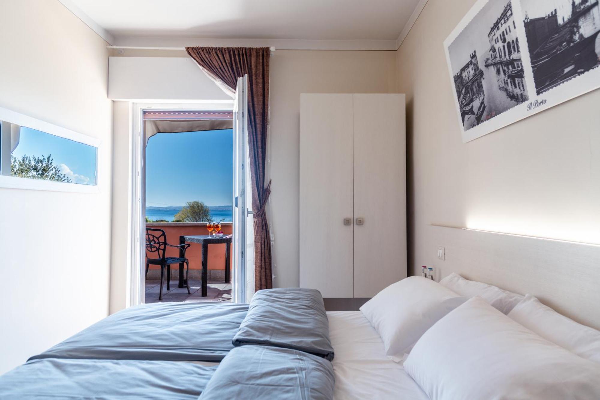 Cristina Hotel 2*